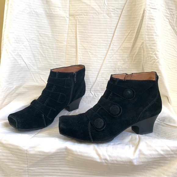 One Of 2 Black Suede Witchy heeled Booties 38.5 - Picture 11 of 15